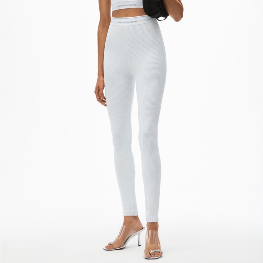 Great white leggings !! 😍